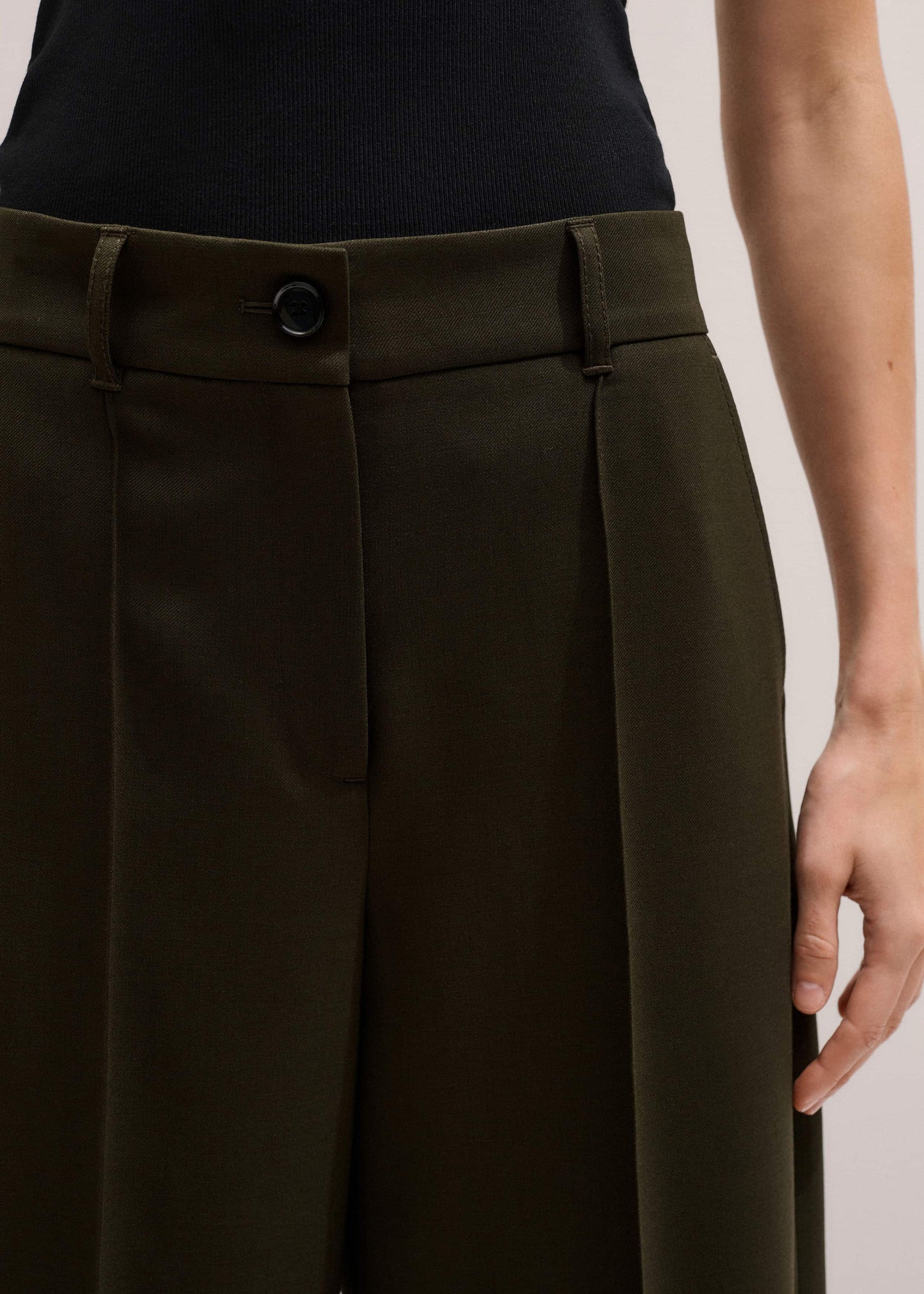 Olive Green Pintuck Tapered Pant