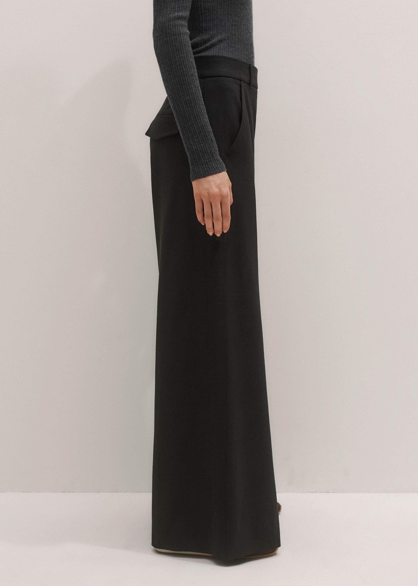 Black Wide-Leg Pant