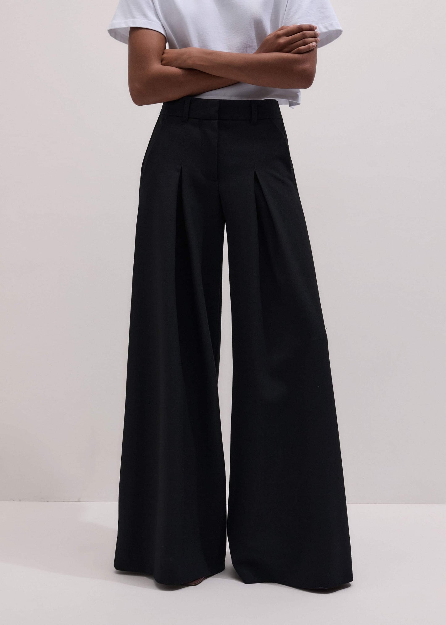 Black Very Wide-Leg Pant