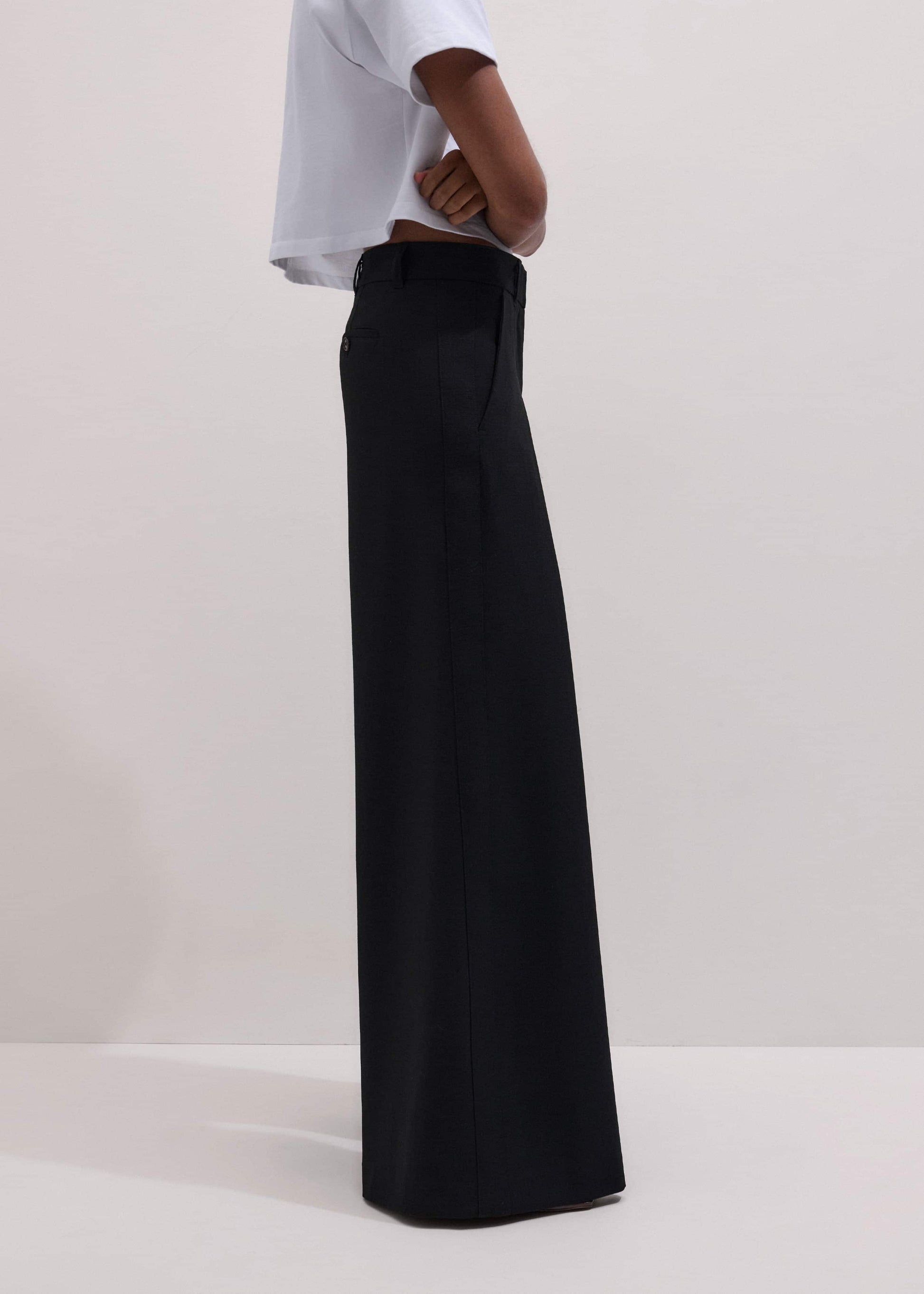 Black Very Wide-Leg Pant