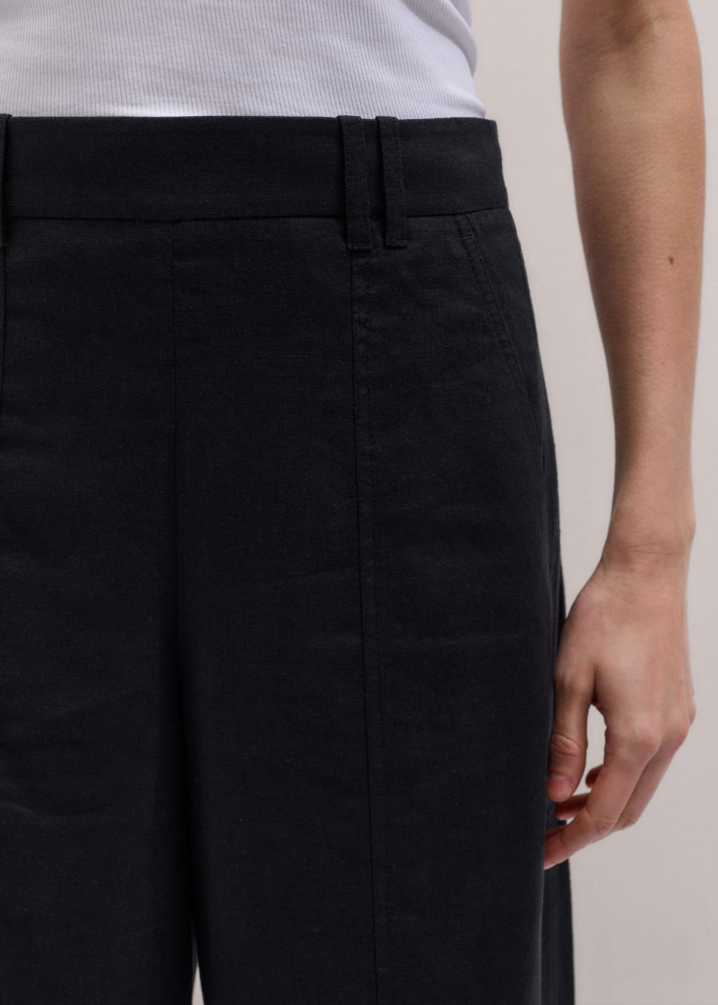 Black Crop Wide-Leg Pant