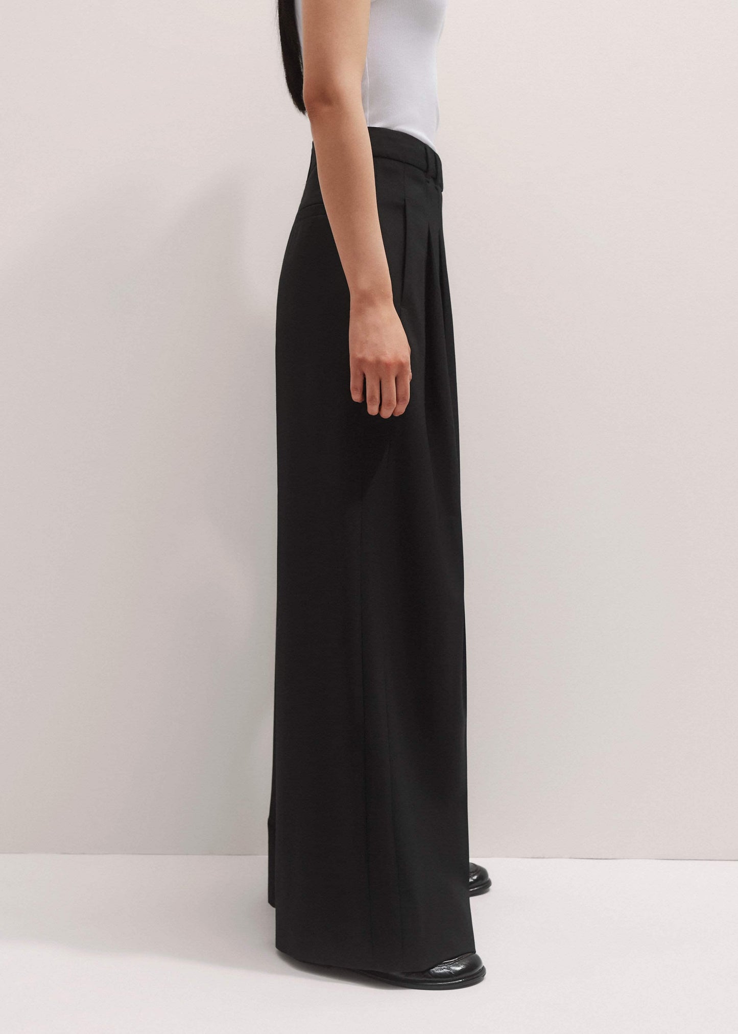 Black Wide-Leg Pleat Pant