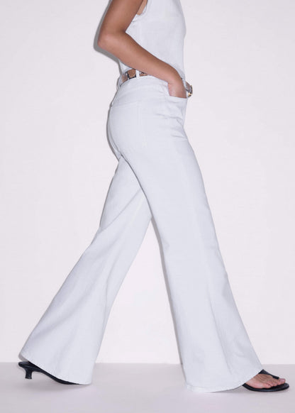 White Leg Elongator Jean