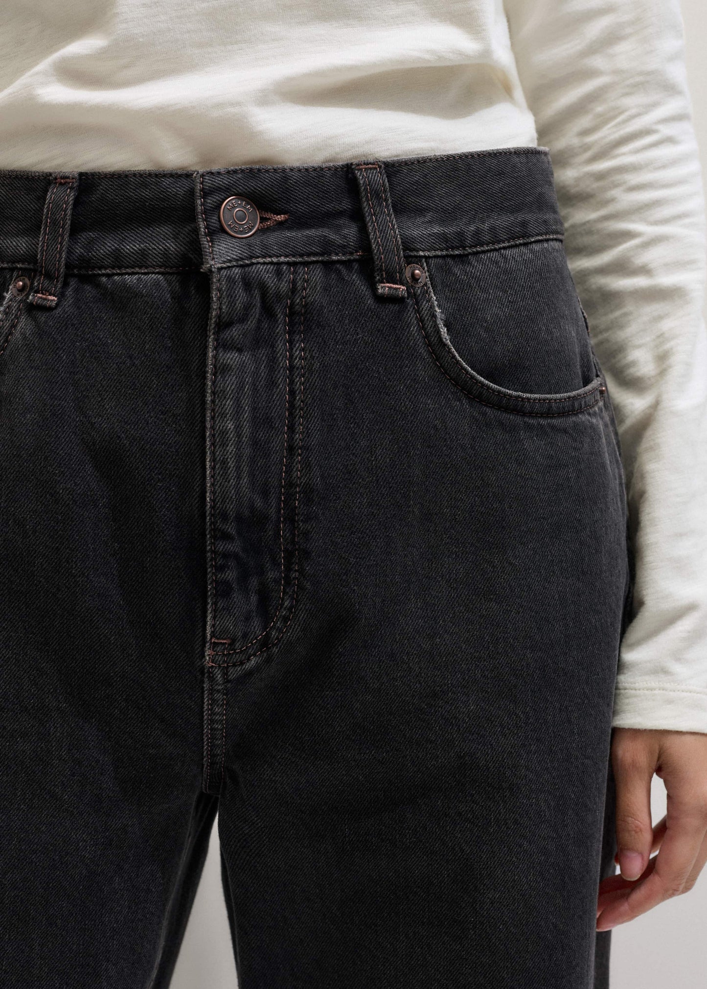 Black Straight Cropped Relaxed Jean