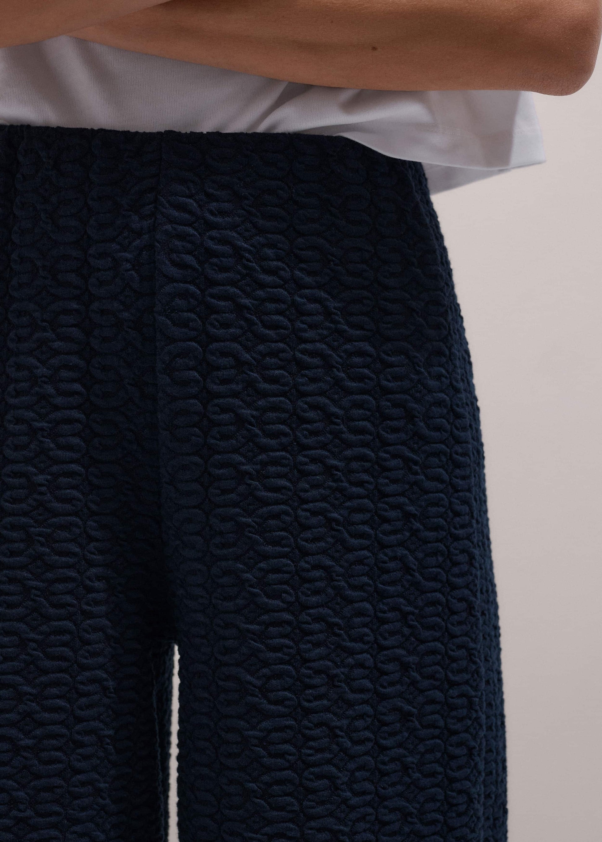 Navy Curling Cross Jacquard Cropped Pant