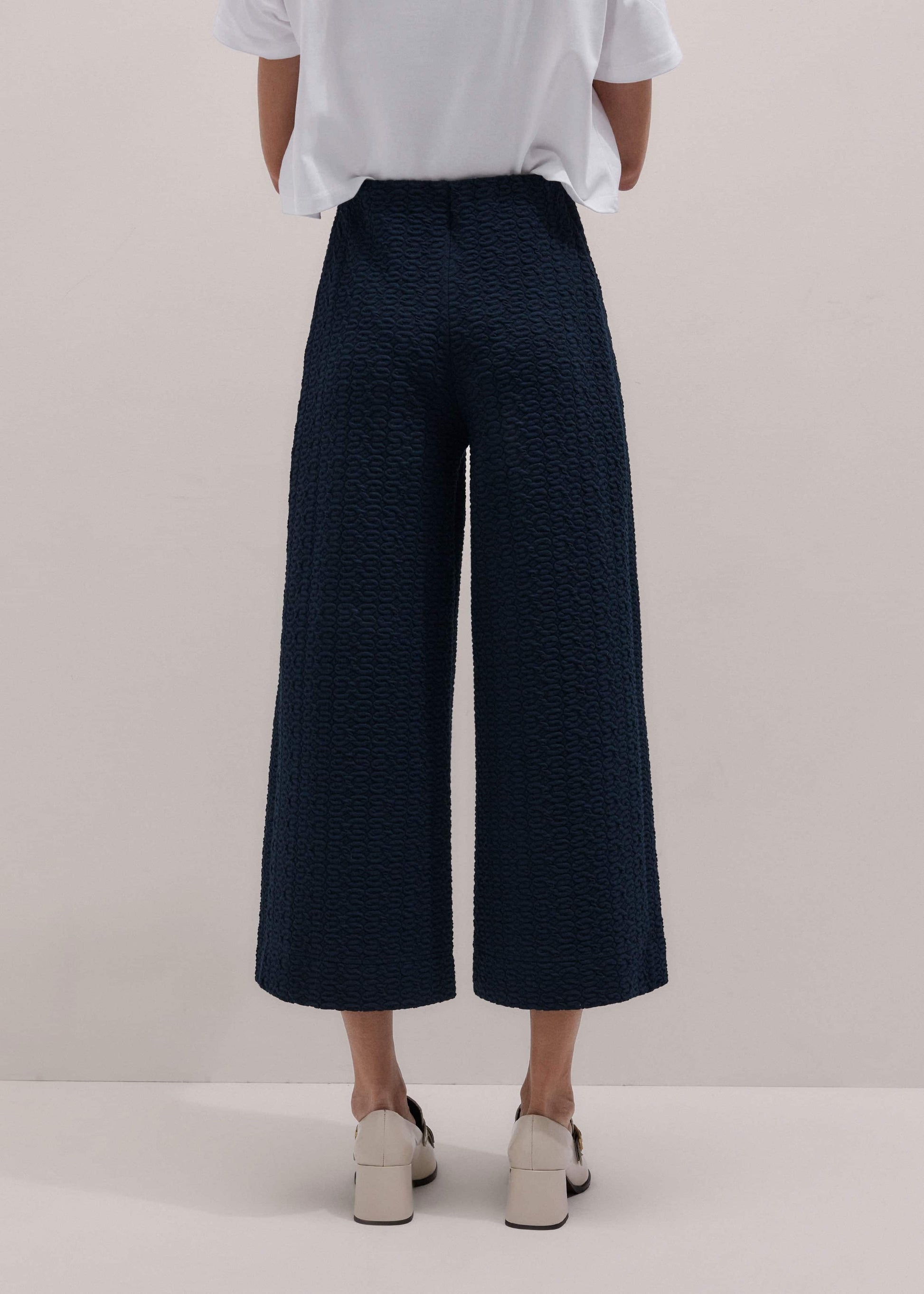 Navy Curling Cross Jacquard Cropped Pant