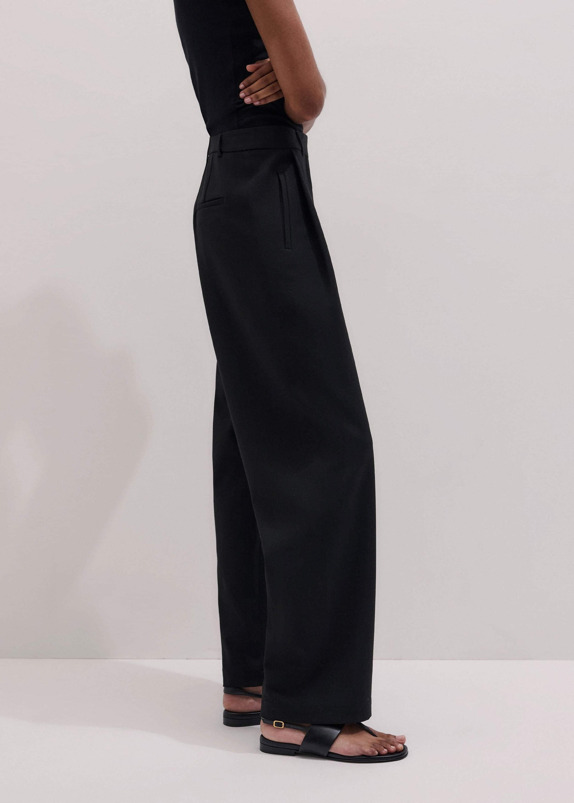 Black Clever Tapered Pant
