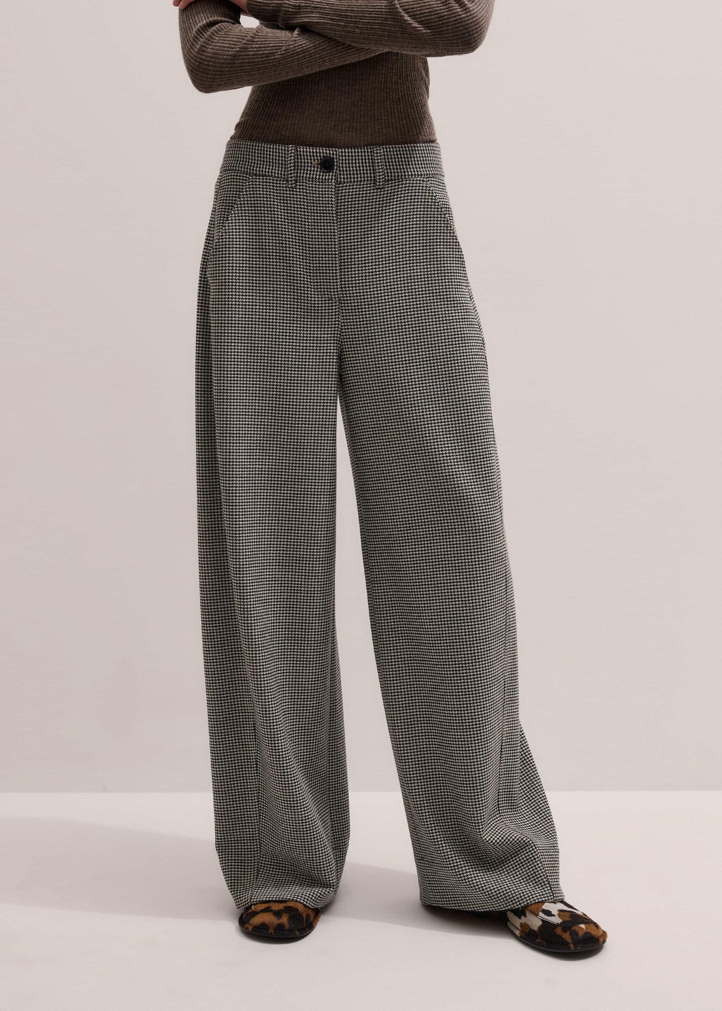 Ivory Houndstooth Extreme Tapered Pant