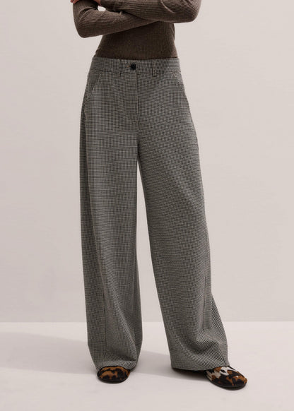 Ivory Houndstooth Extreme Tapered Pant