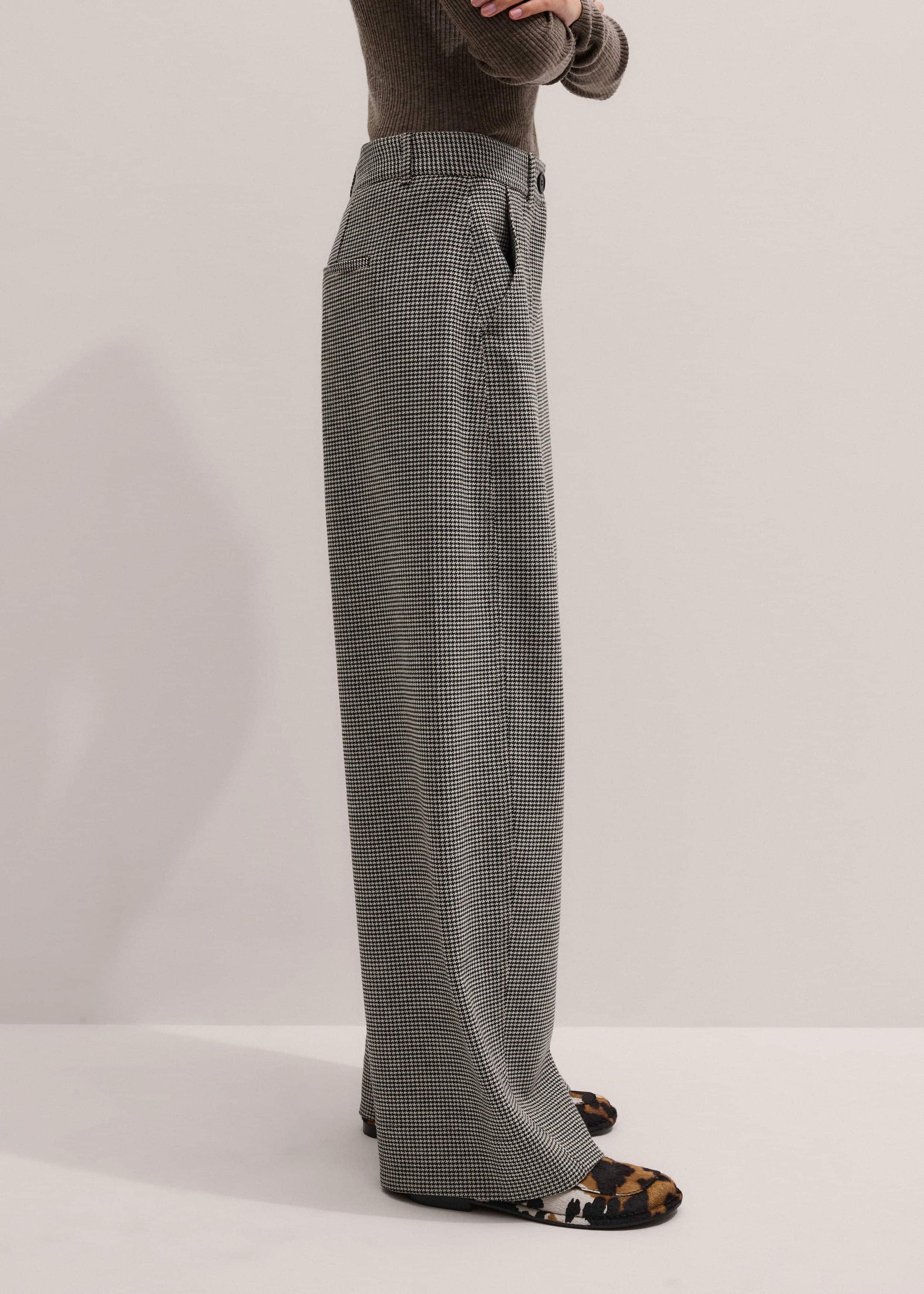 Ivory Houndstooth Extreme Tapered Pant