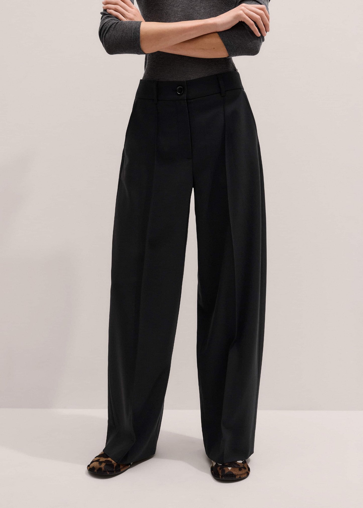 Black Pintuck Taper Pant