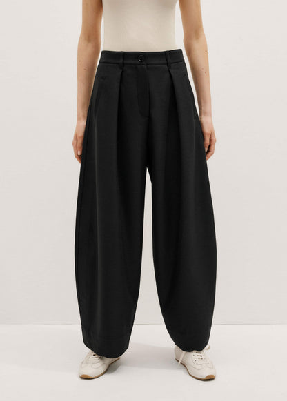 Black Barrel Leg Pant