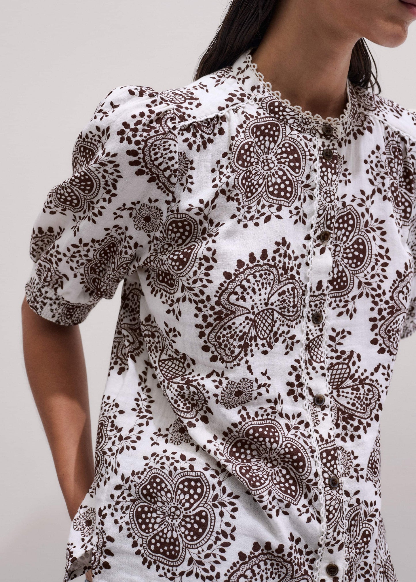White Cheesecloth In-Full-Bloom Print Straight Blouse