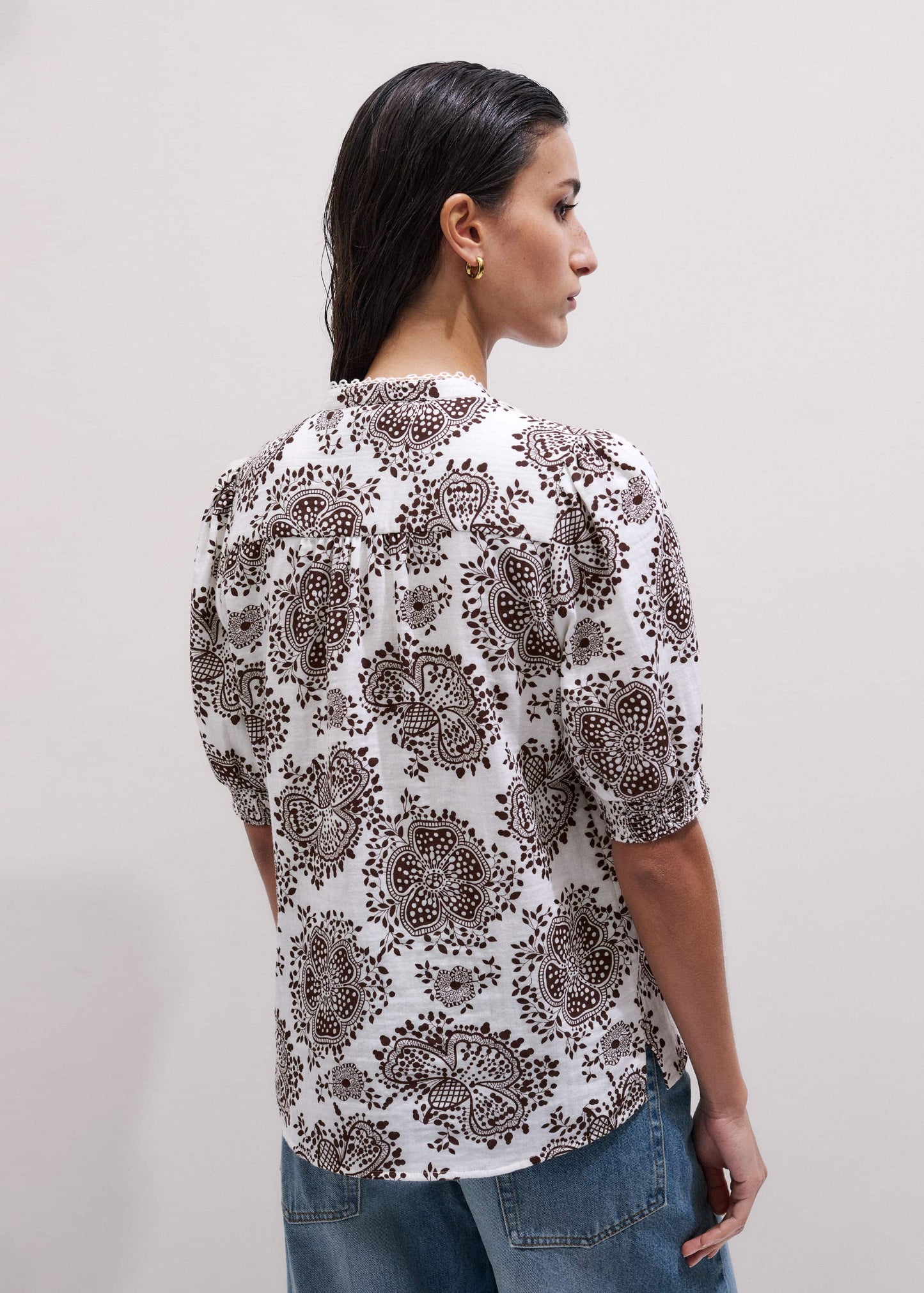 White Cheesecloth In-Full-Bloom Print Straight Blouse
