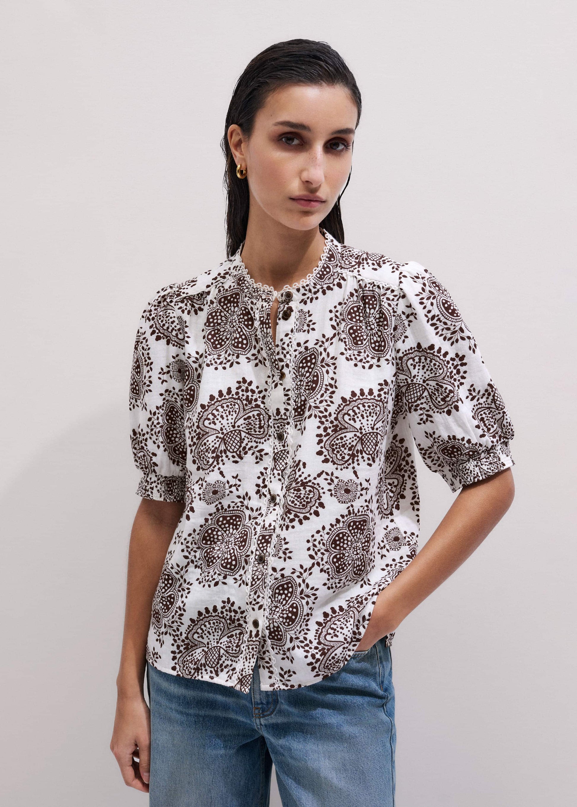 White Cheesecloth In-Full-Bloom Print Straight Blouse