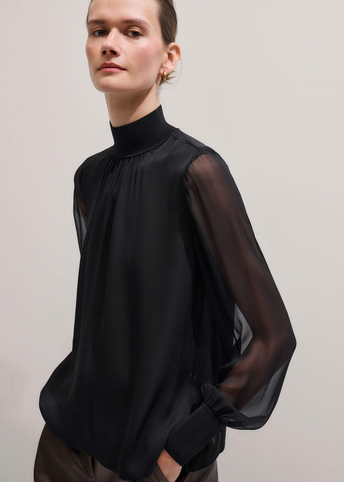 Black Silk Chic Rib Straight Blouse