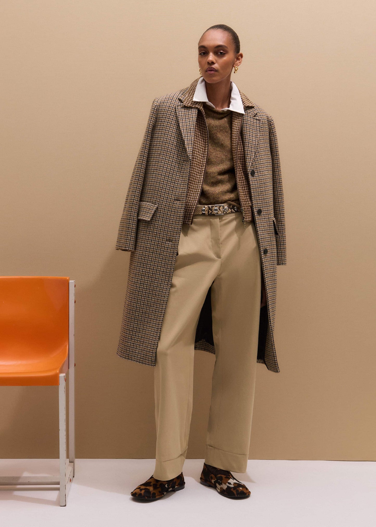 Brown Roll Trim Straight Layering Sweater Vest