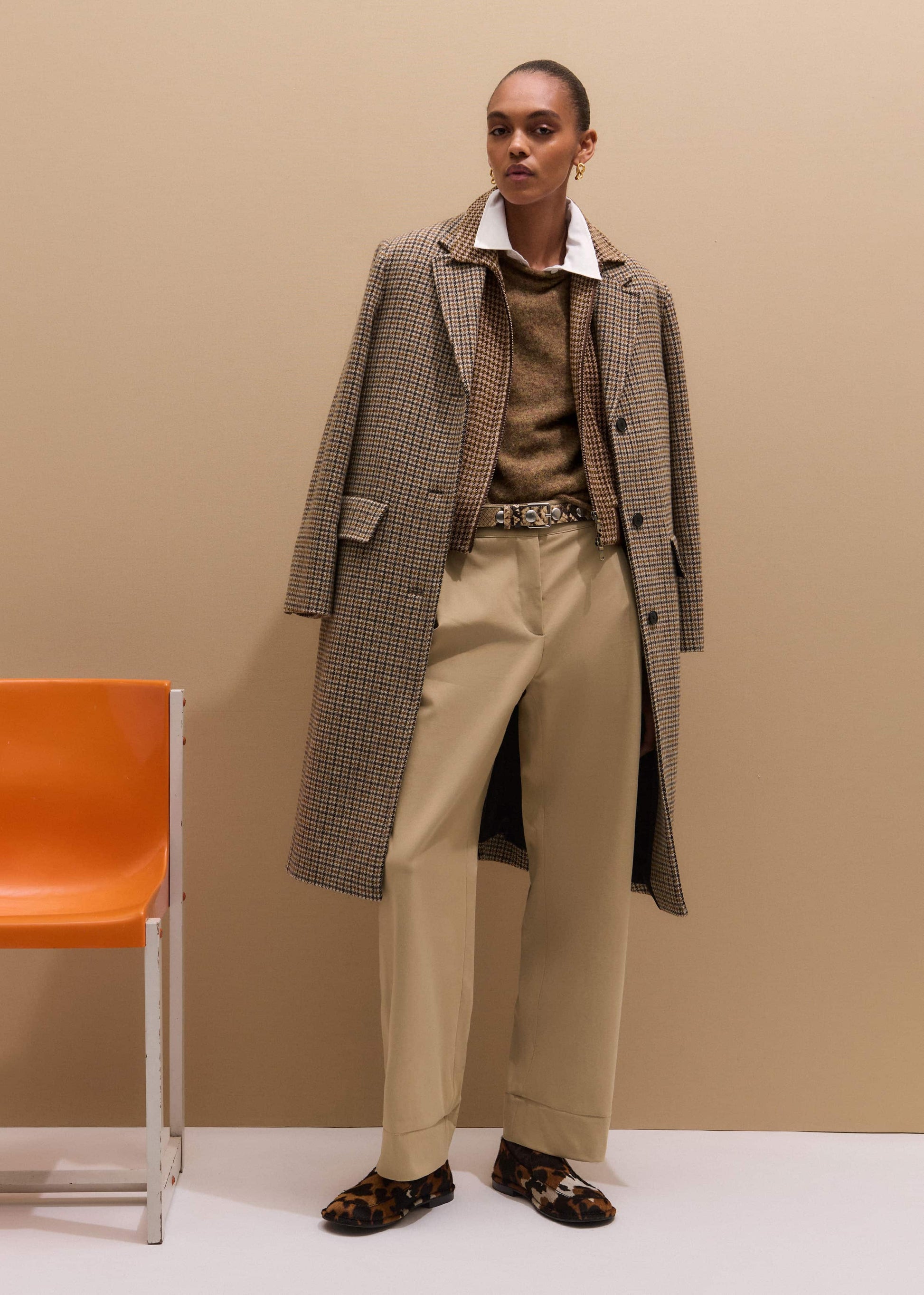 Brown Roll Trim Straight Layering Sweater Vest