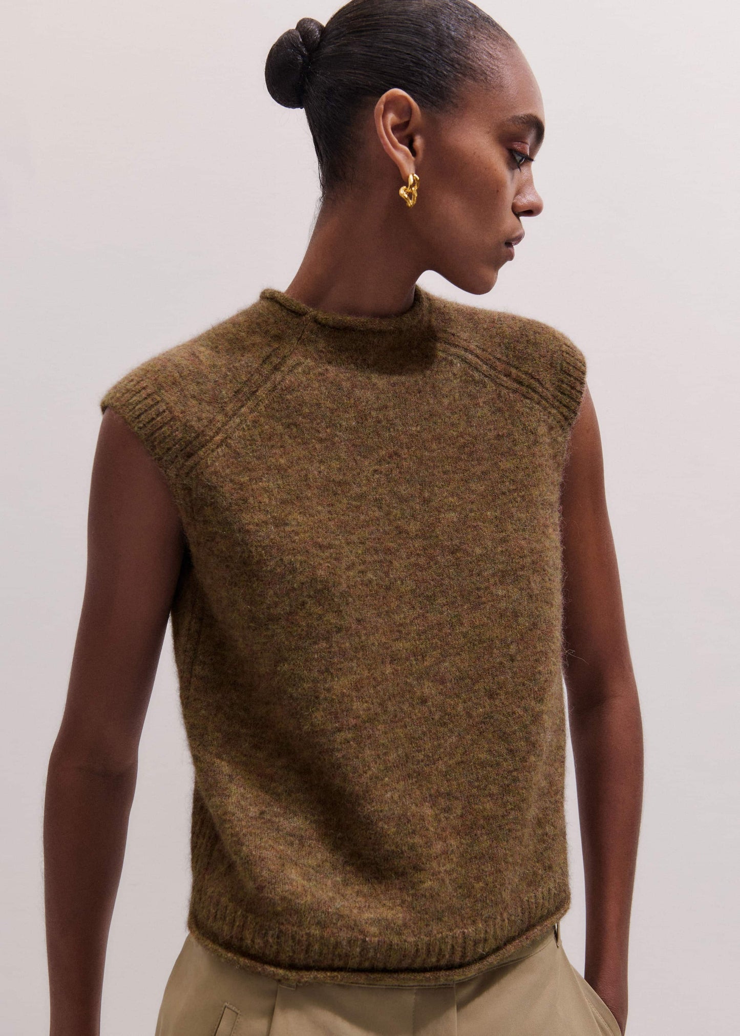 Brown Roll Trim Straight Layering Sweater Vest