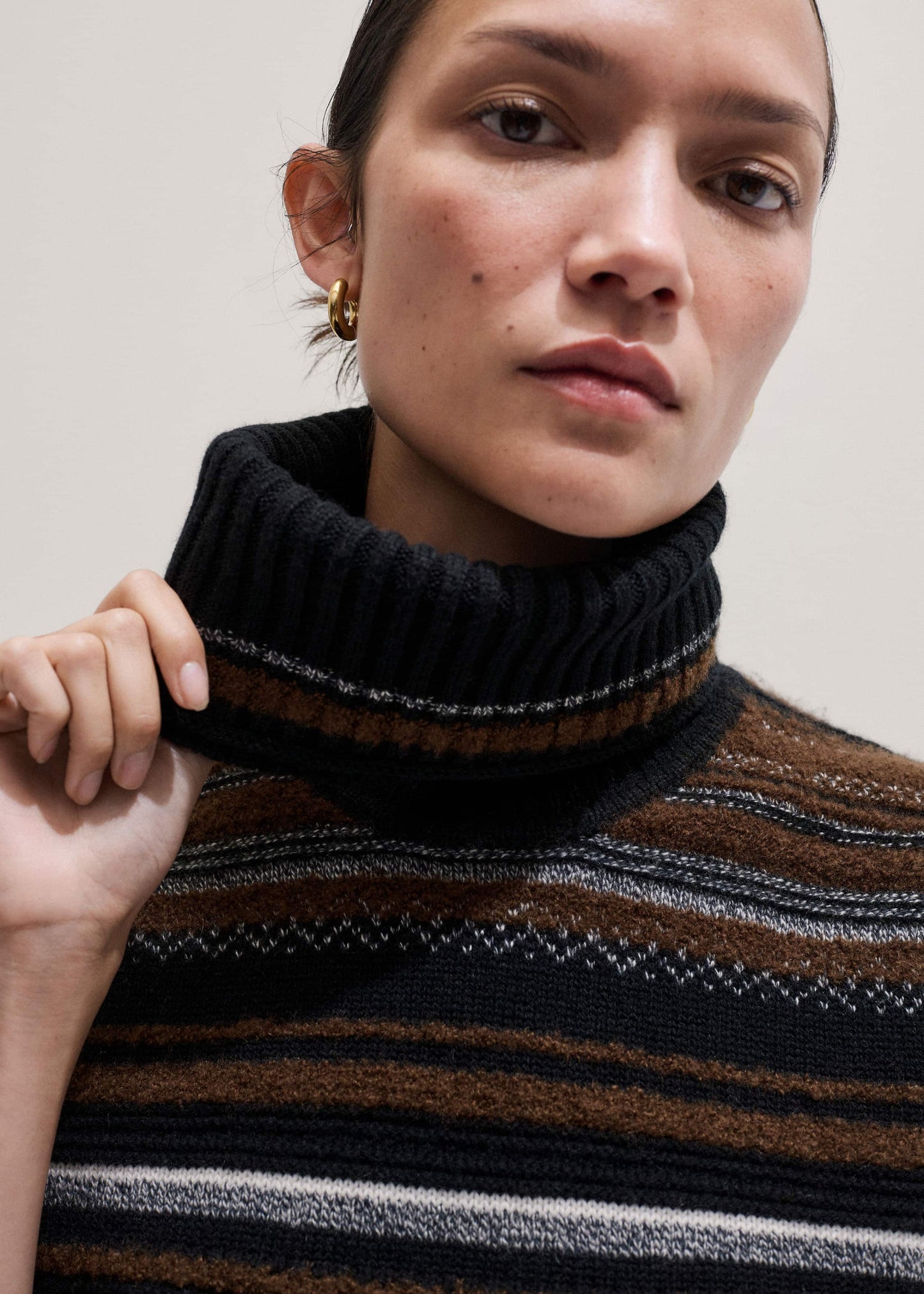 Black Textured Stitch Straight Sweater Vest + Snood