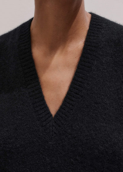 Black V-Neck Straight Knit Vest