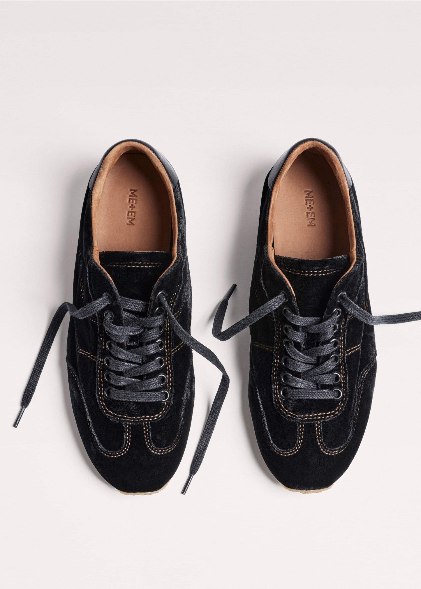 Black Velvet Retro Runner