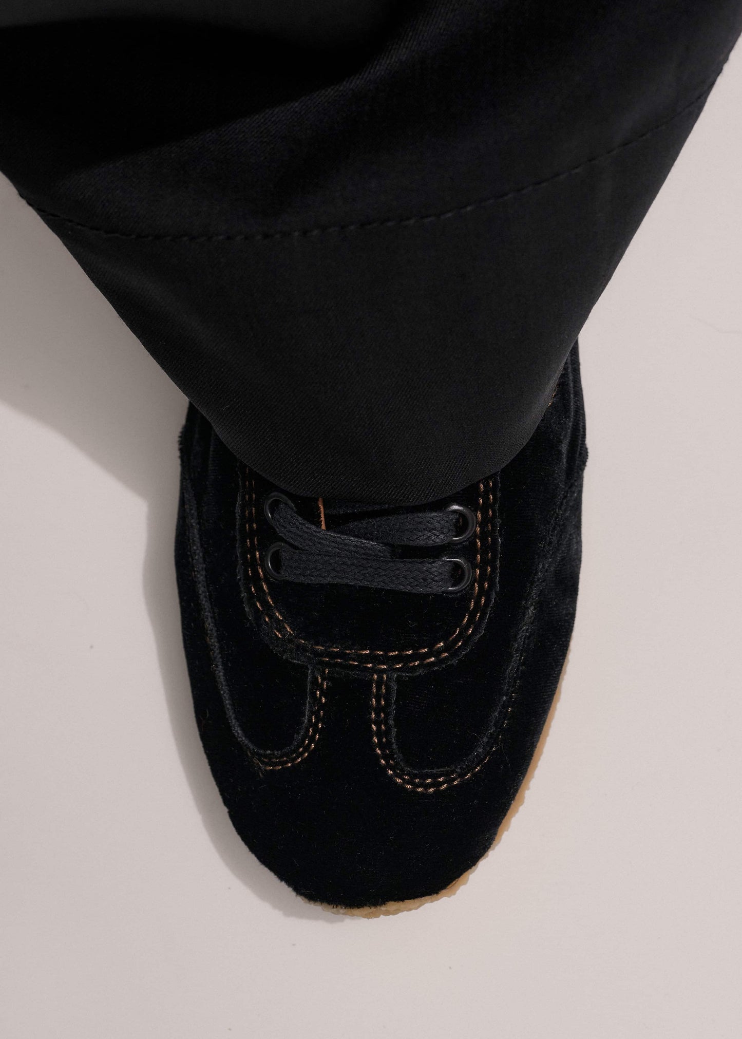 Black Velvet Retro Runner