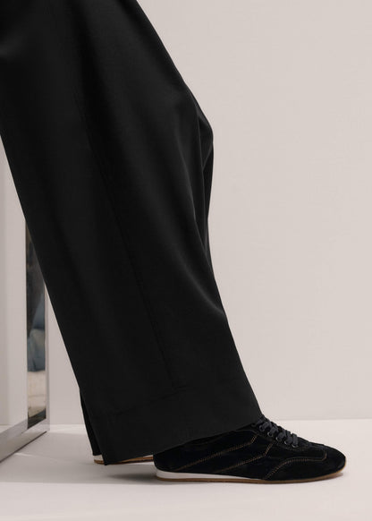 Black Velvet Retro Runner