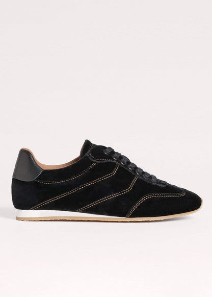 Black Velvet Retro Runner