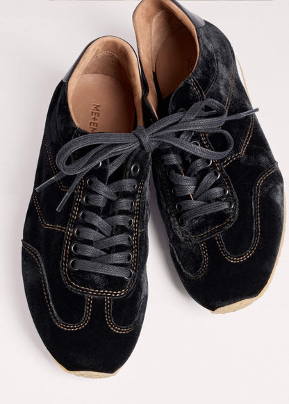 Black Velvet Retro Runner