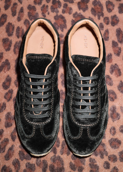Black Velvet Retro Runner